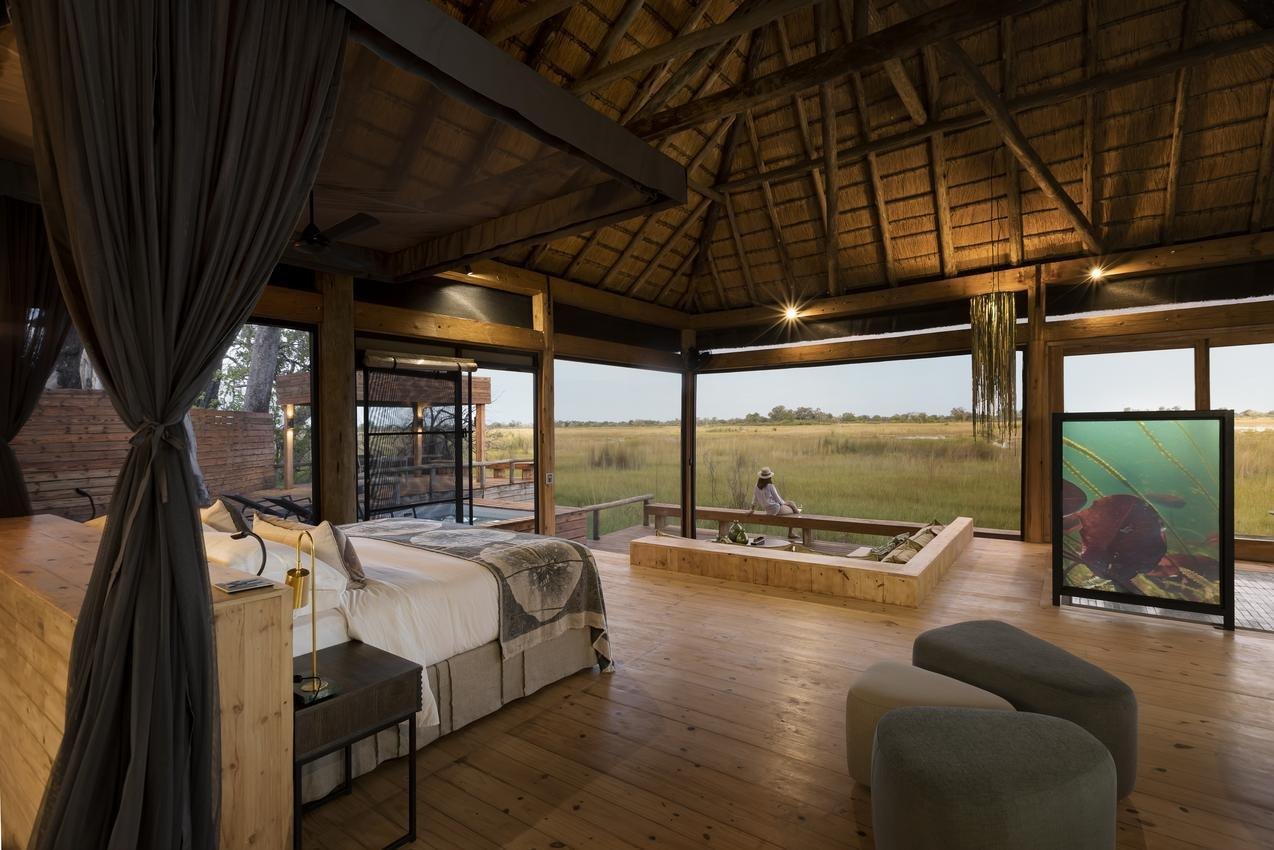 Vumbura Plains — plunge pool and lounge area