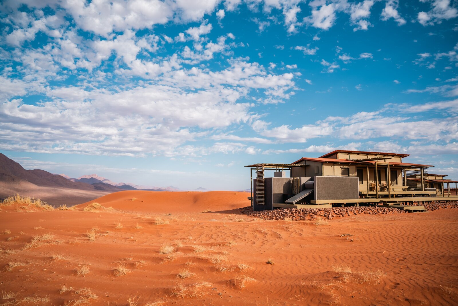 Wolwedans Dunes Lodge — plunge pool and lounge area