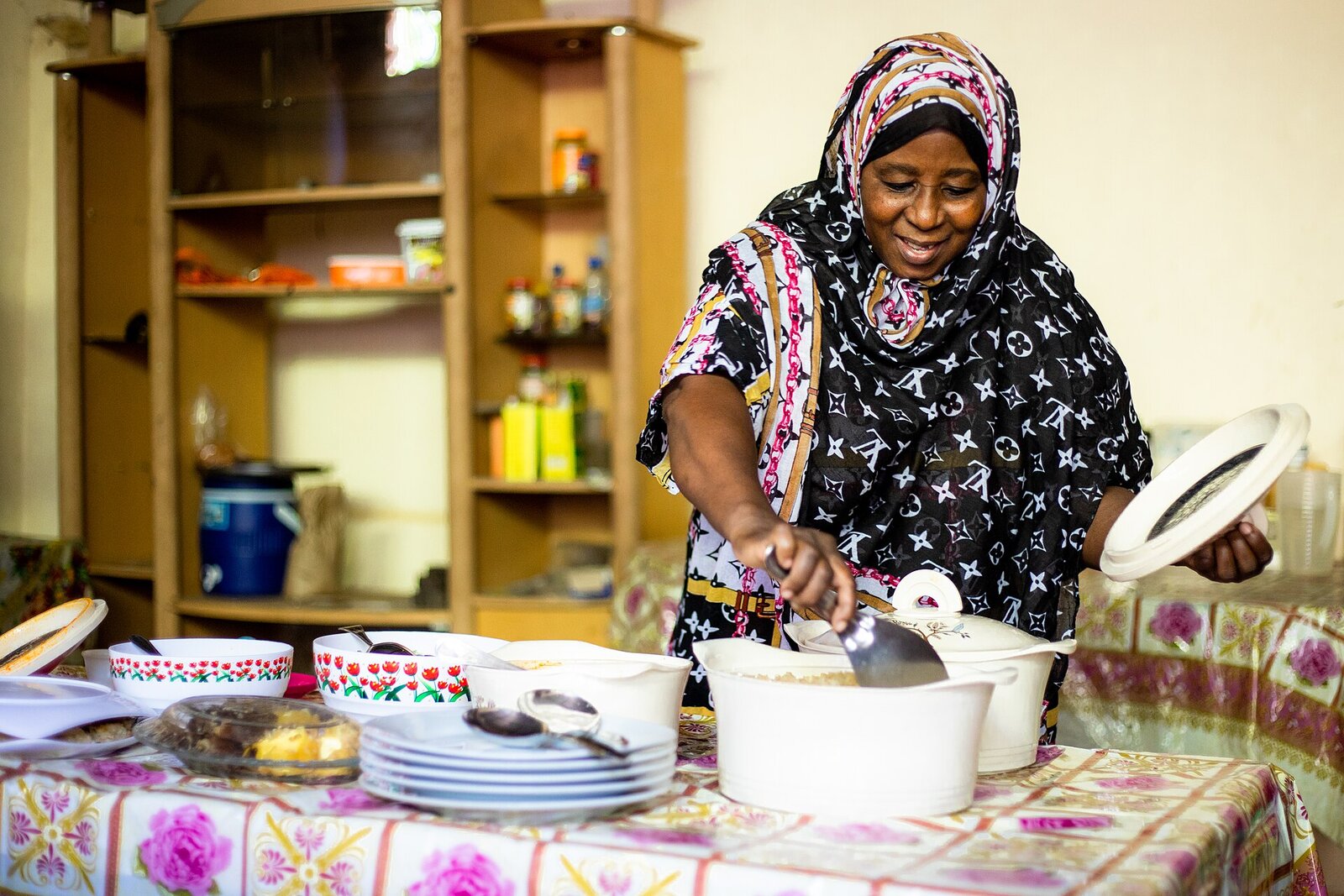 A cook preparing a traditional Swahili meal in Zanzibar