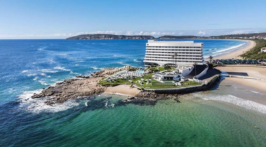 A luxury coastal hotel on the Garden Route overlooking the ocean