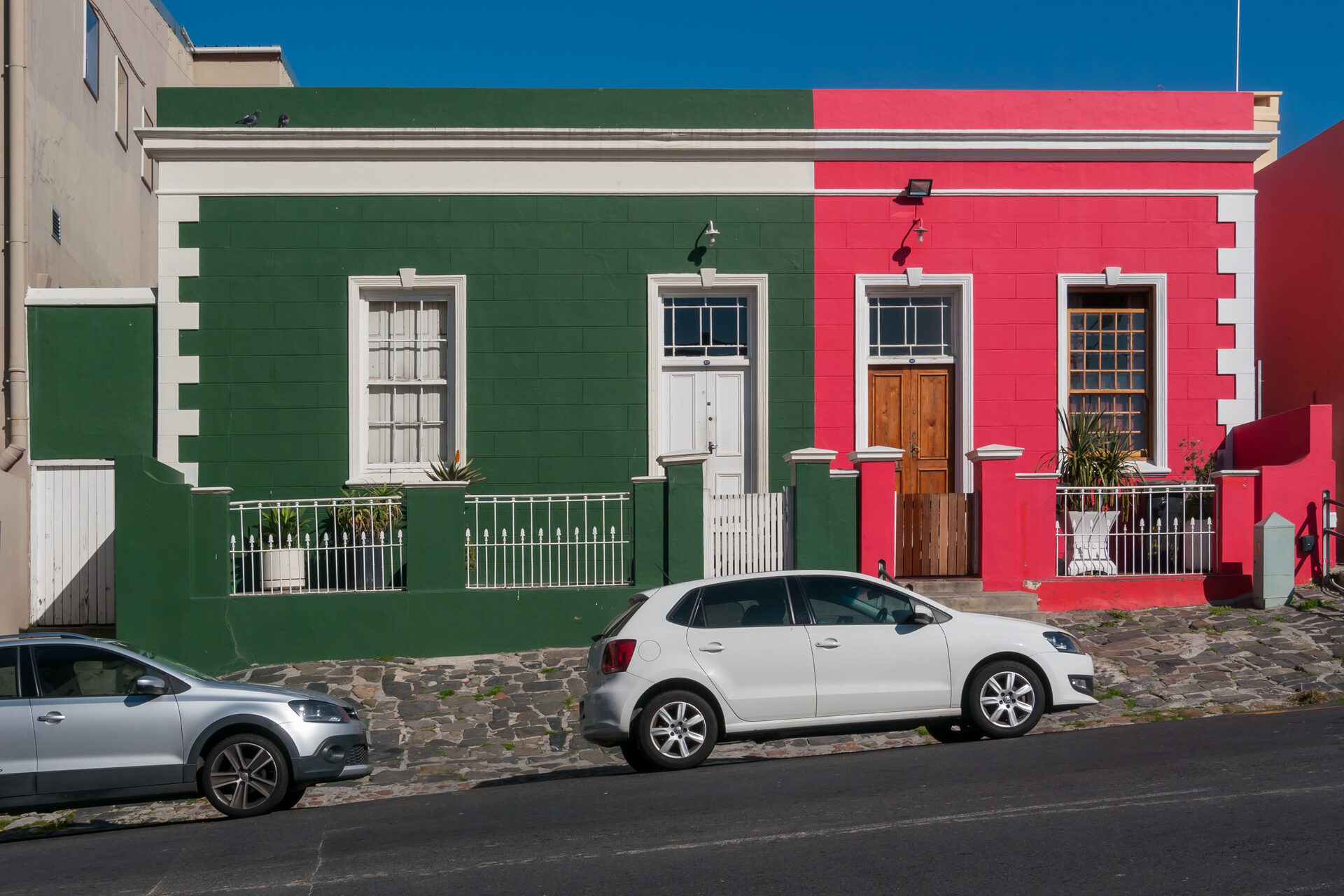 Table Mountain rising above Cape Town city bowl on a clear day